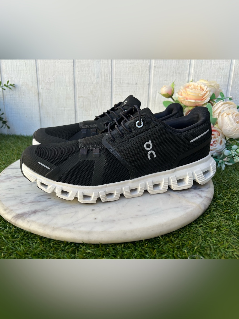 On Cloud 6 Sneakers in Black /white women size 9.5 gently used - Picture 8 of 16